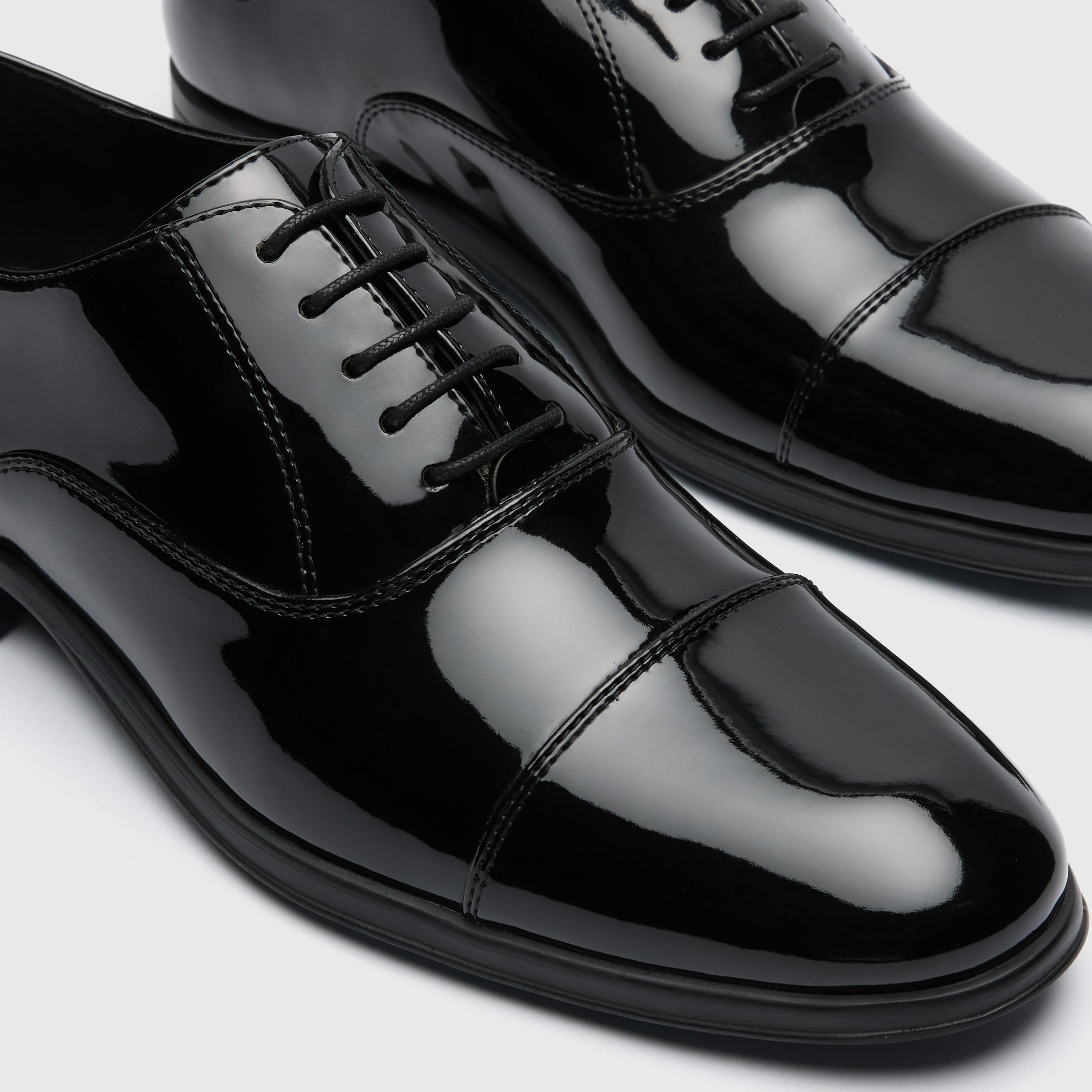 WALK London Mens Oscar Oxford Toe Cap in Black Patent Leather