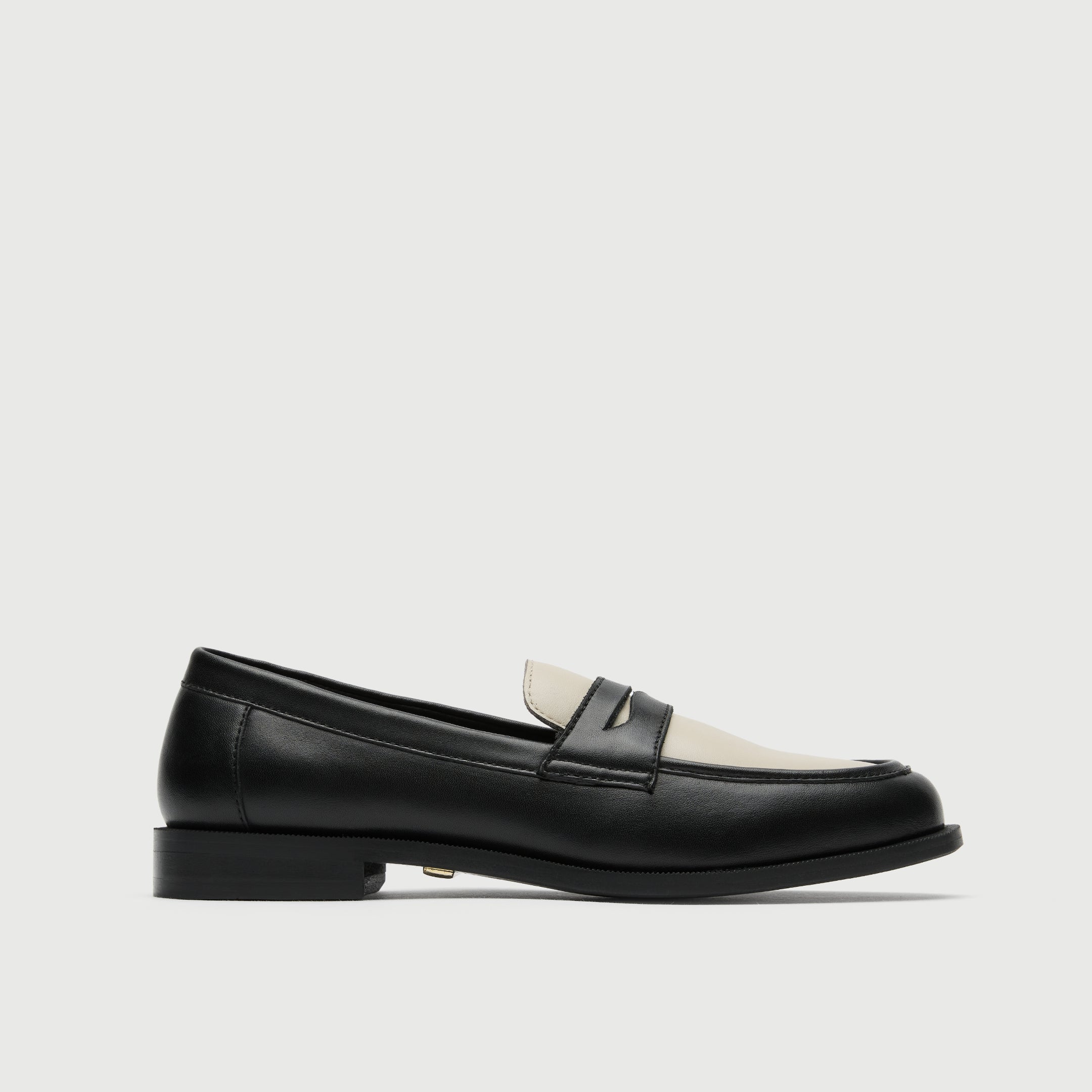 Walk London Womens Rhea Saddle Loafer in Black Leather