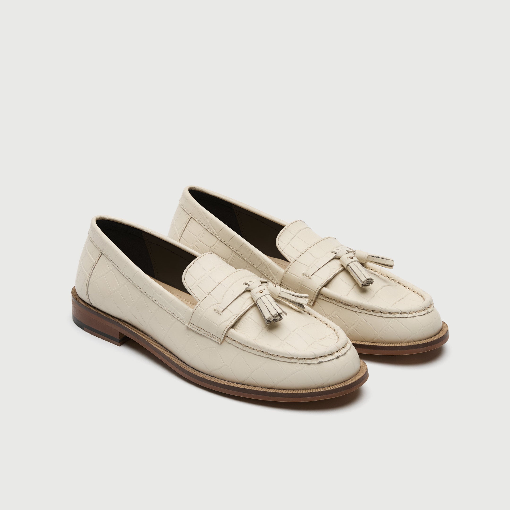 Walk London Womens Rhea Tassel Loafer in Off White Leather