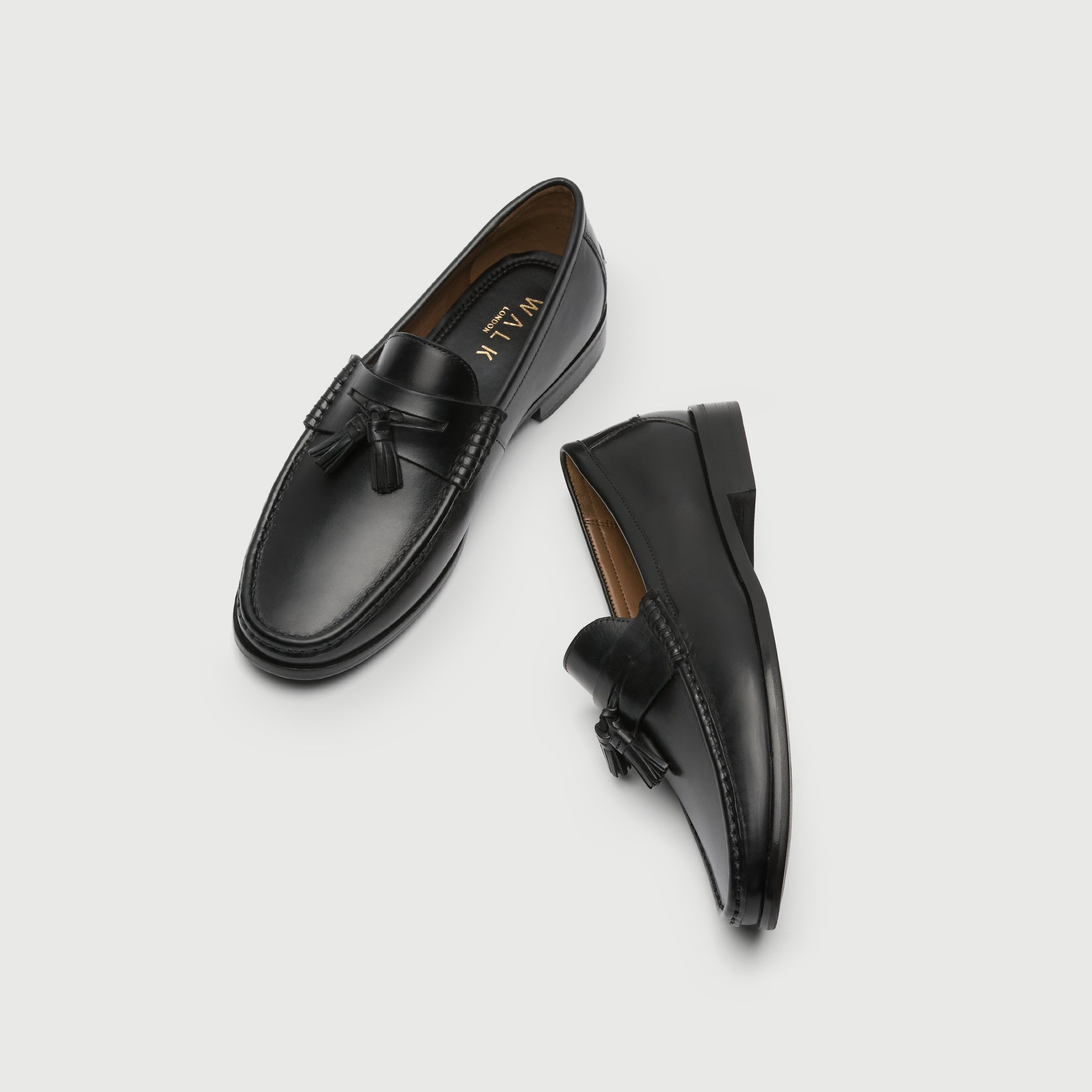 Walk London Mens Tino Tassel Loafer in Black Leather