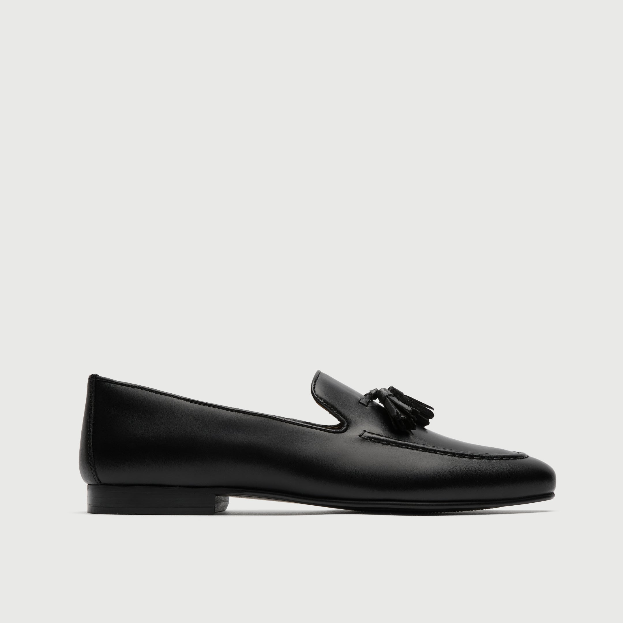 Walk London Mens Trent Tassel Loafer in Black Leather