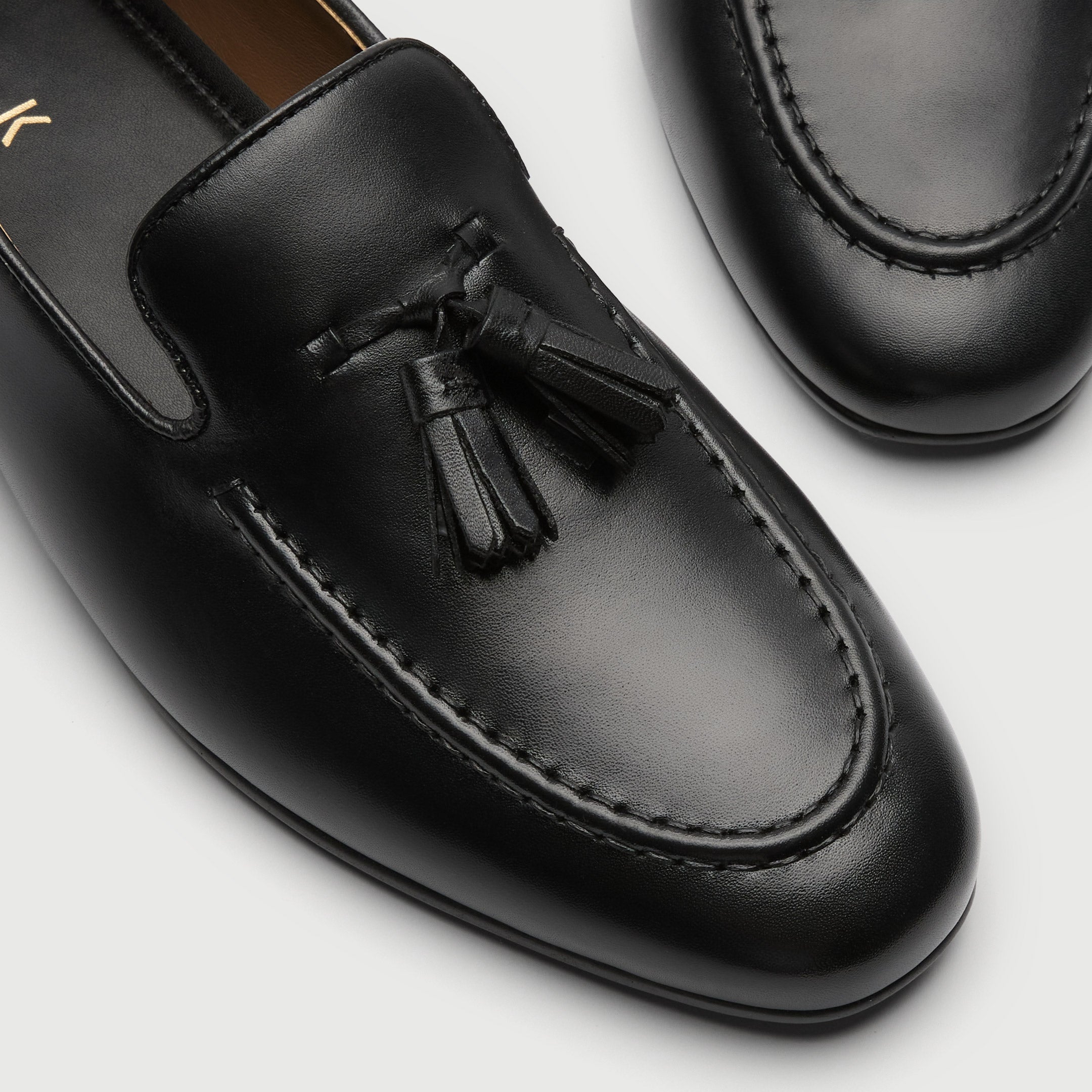 Walk London Mens Trent Tassel Loafer in Black Leather