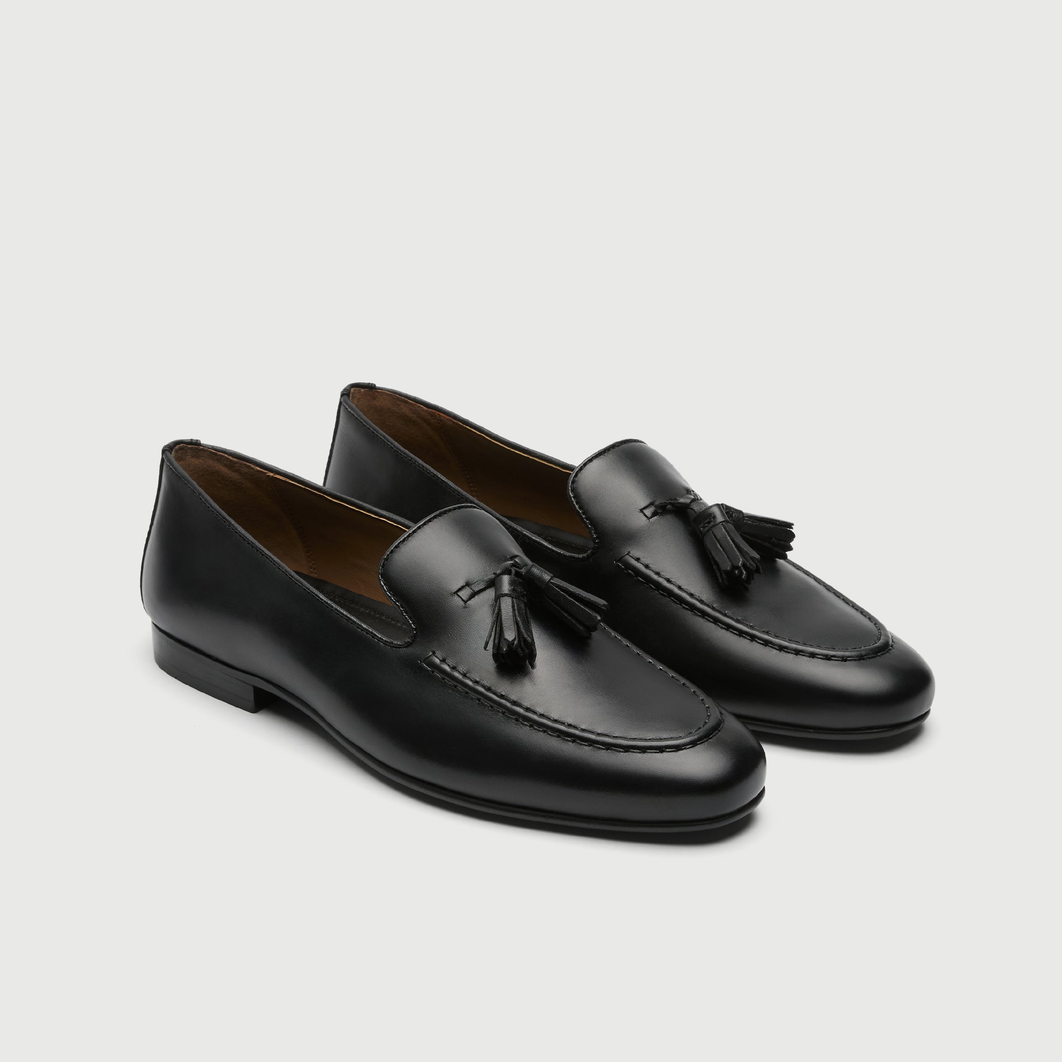 Walk London Mens Trent Tassel Loafer in Black Leather